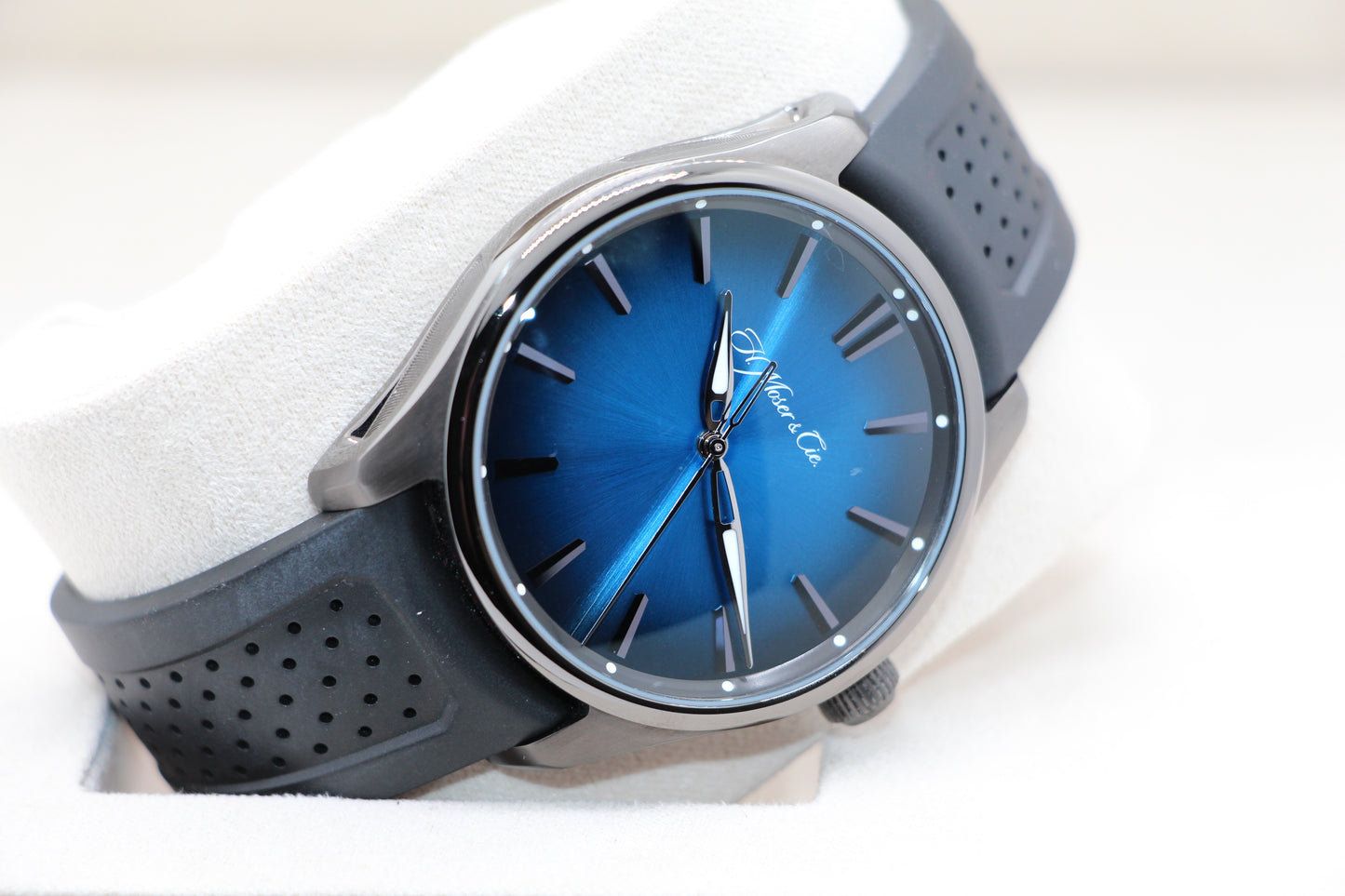 H. Moser & Cie Pioneer Centre Seconds Diamond