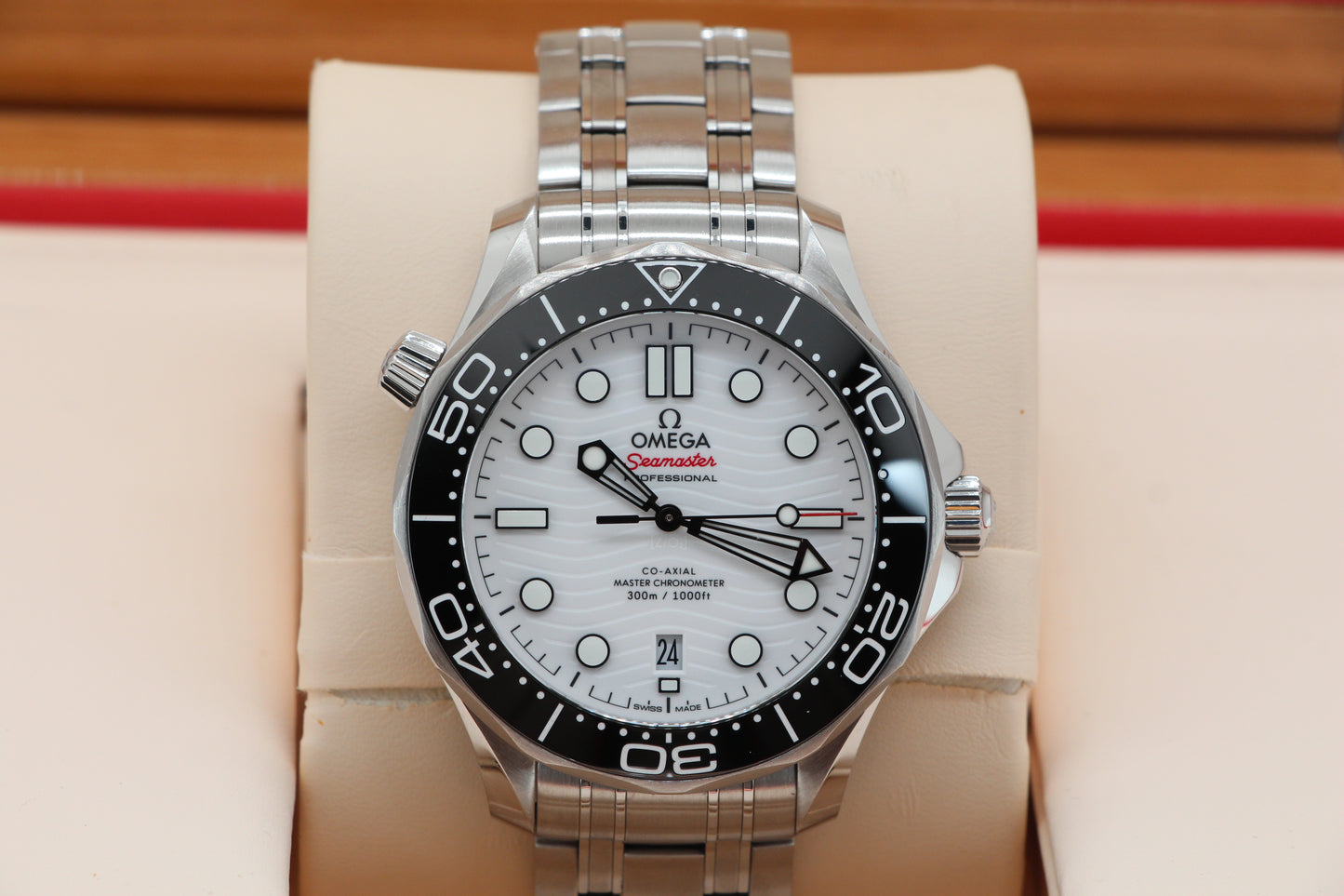 Omega SMP 300M Weiss