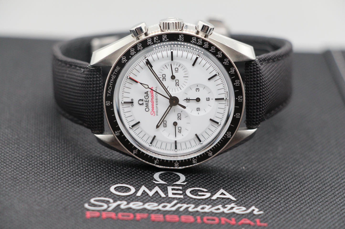 Omega Speedmaster Weiss