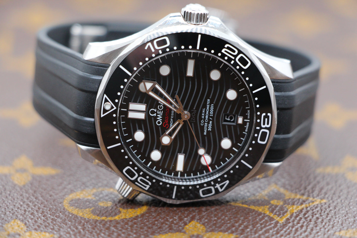 Omega SMP 300M Schwarz
