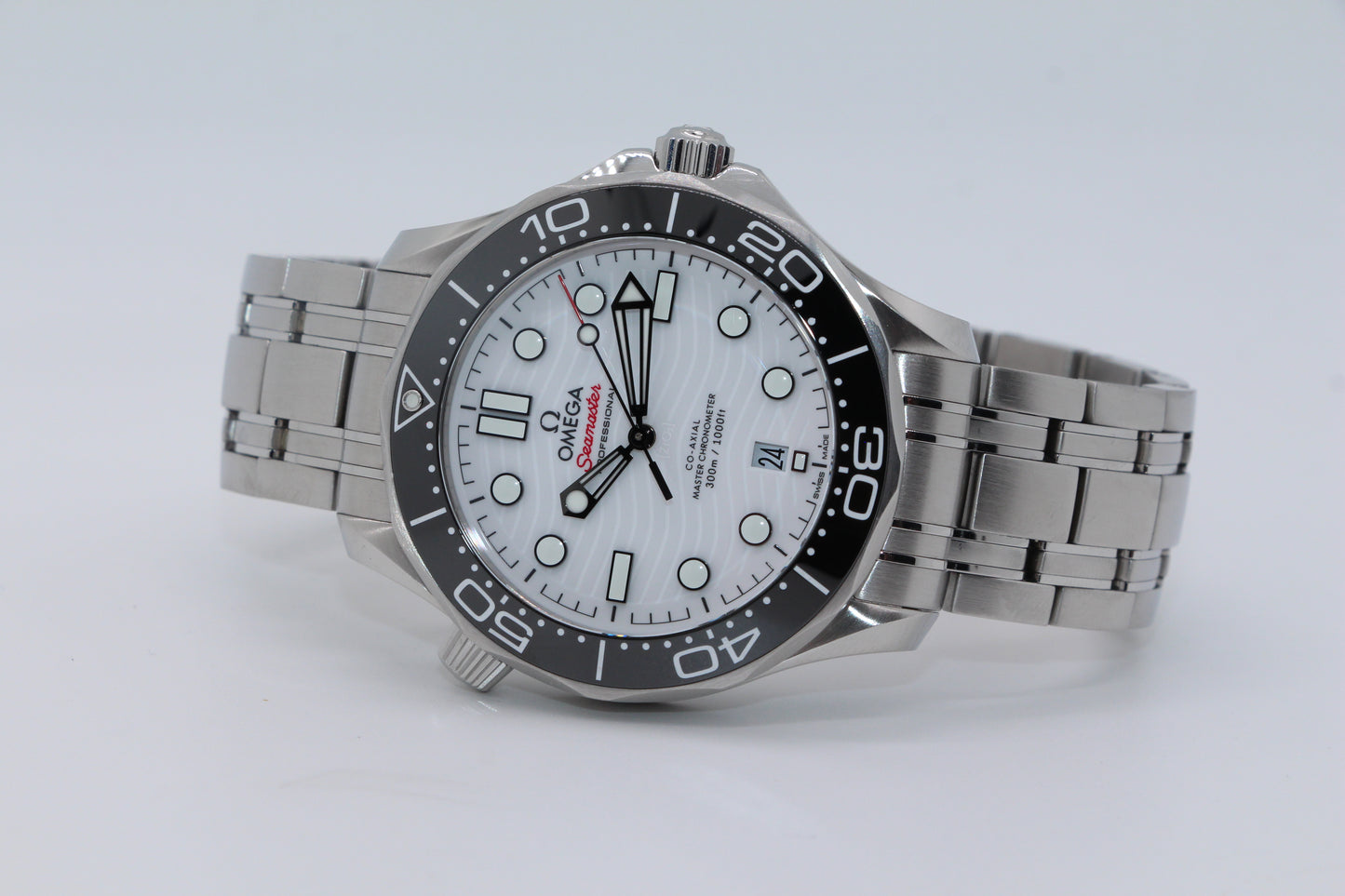 Omega SMP 300M Weiss
