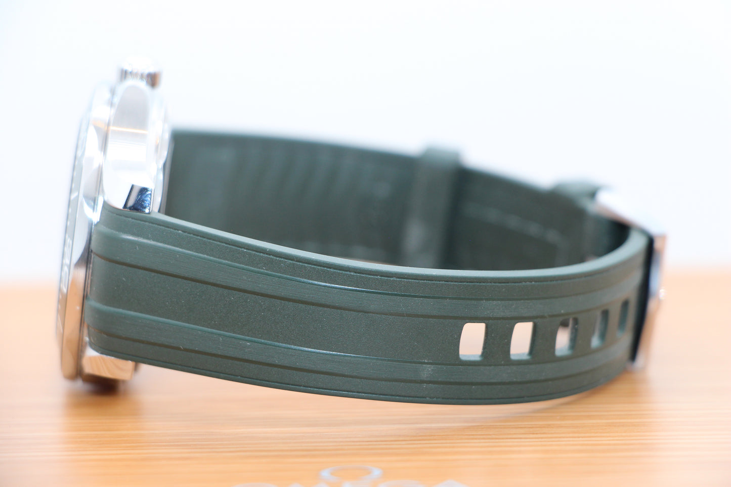 Omega SMP 300M Grün