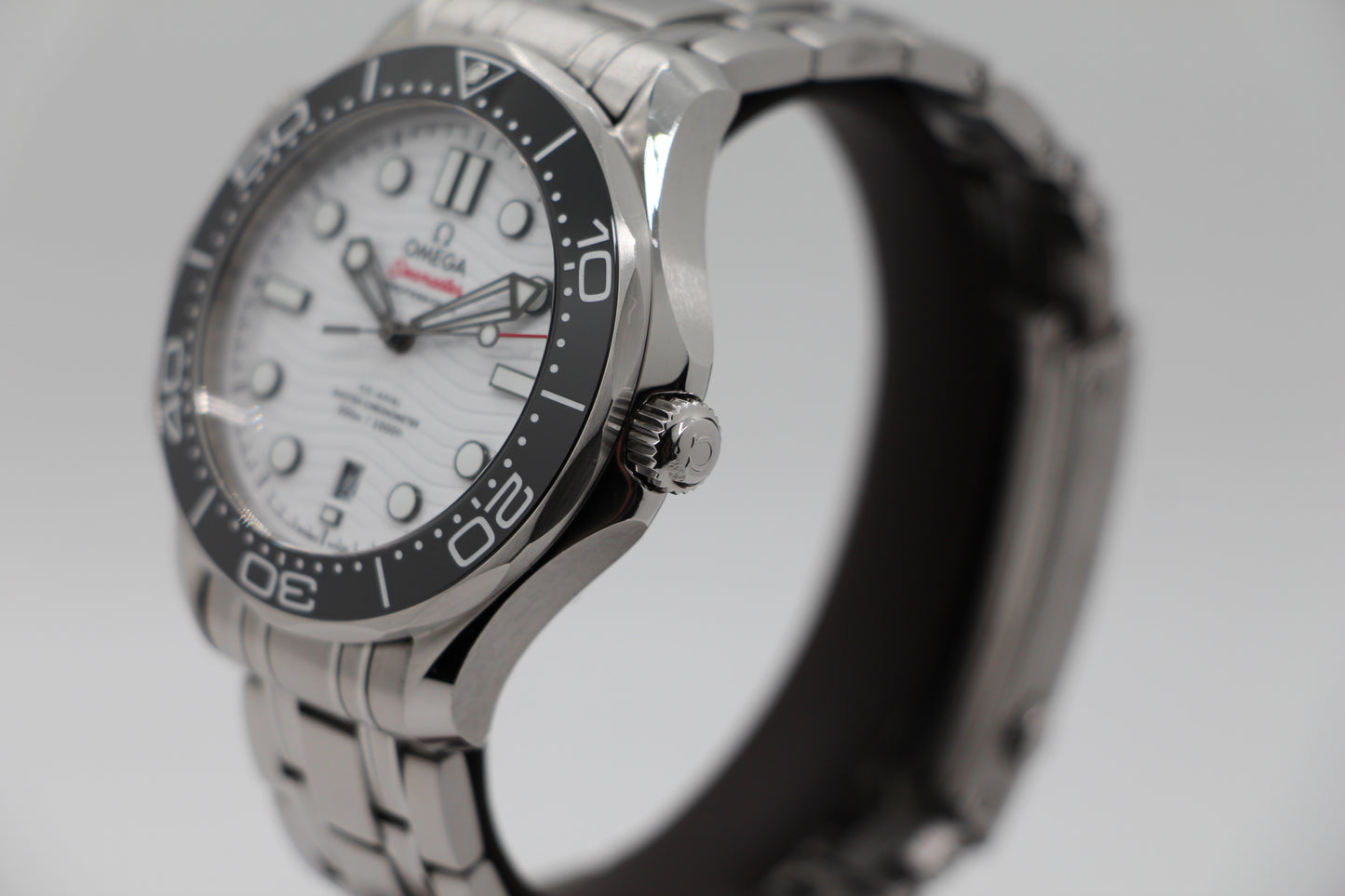 Omega SMP 300M Weiss