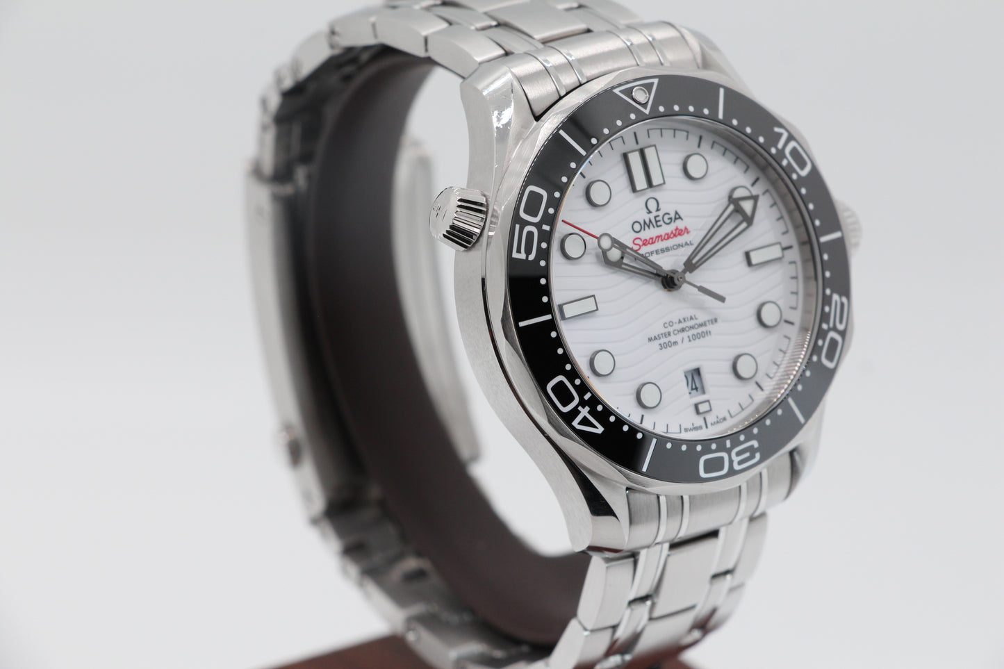 Omega SMP 300M Weiss