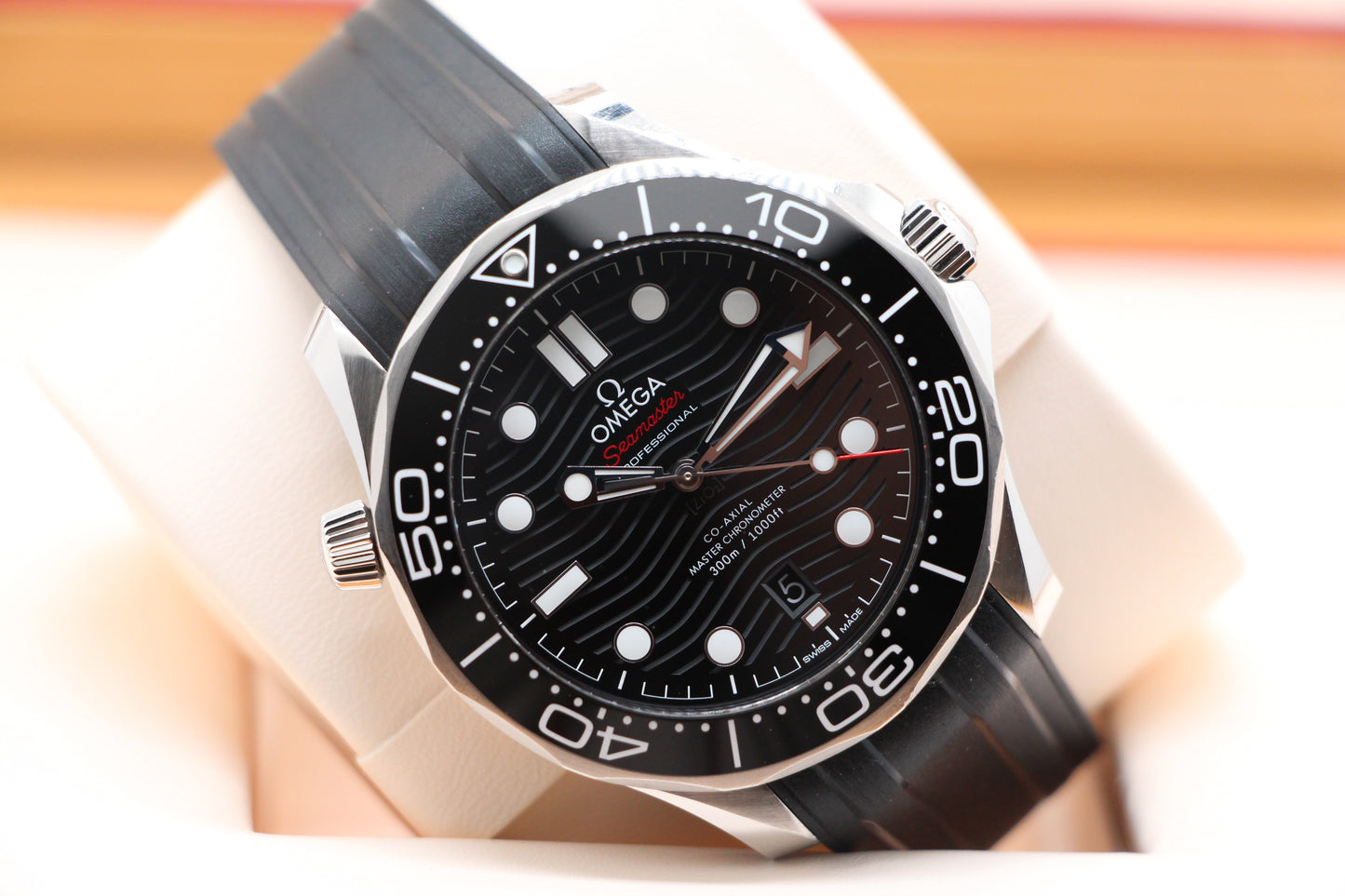 Omega SMP 300M Schwarz