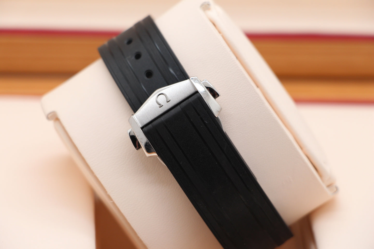 Omega SMP 300M Schwarz